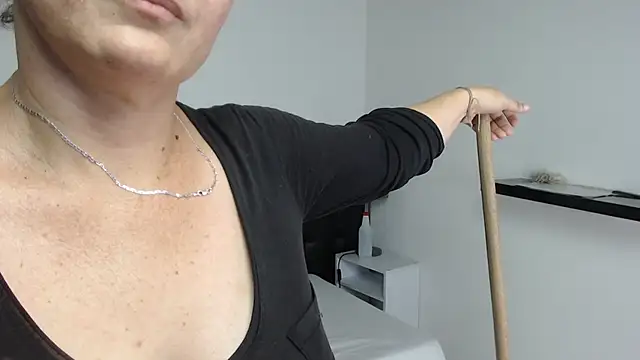 Angelinna Milf online show from December 2024 02:01:02 AM