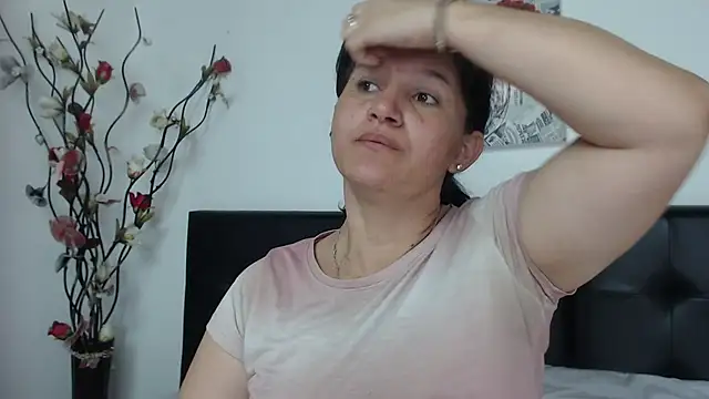 Angelinna Milf online show from December 2024 07:06:01 PM