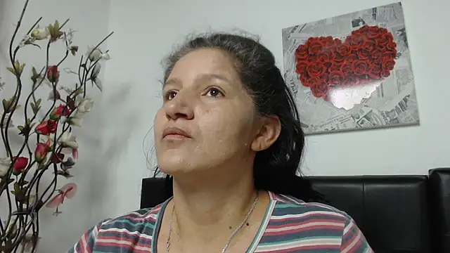 Angelinna Milf online show from January 2025 01:00:01 AM
