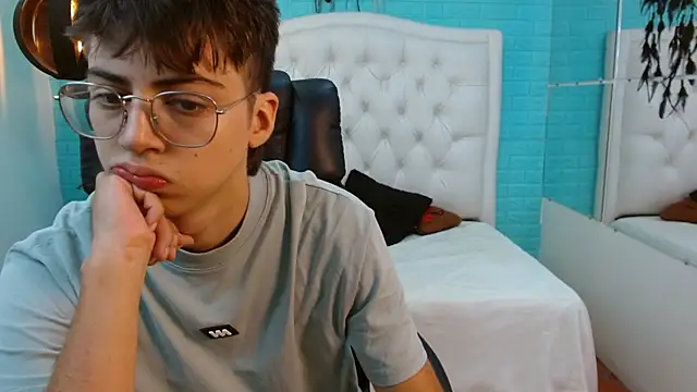 jhoellx online show from September 2025 01:02:02 PM