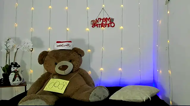 Snapshot of kendal_scott1 chatting on December 2024 08:44:01 PM kendal scott1 online show from December 2024 08:44:01 PM