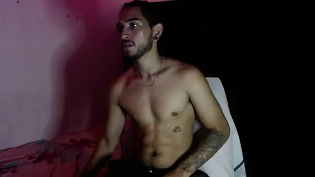 Snapshot of maxximus_100 chatting on December 2024 05:26:01 AM maxximus 100 online show from December 2024 05:26:01 AM