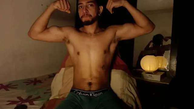 Snapshot of maxximus_100 chatting on January 2025 06:53:02 AM maxximus 100 online show from January 2025 06:53:02 AM