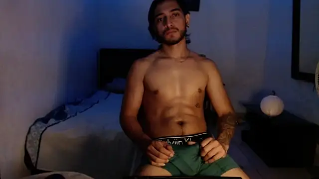 Snapshot of maxximus_100 chatting on January 2025 08:25:01 AM maxximus 100 online show from January 2025 08:25:01 AM