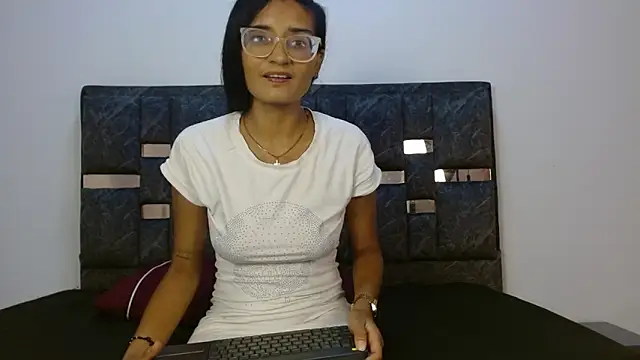 Snapshot of valentina_lov chatting on September 2025 12:05:01 PM valentina lov online show from September 2025 12:05:01 PM