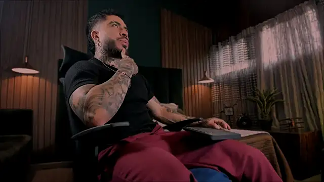 LeoSalvatore  online show from January 2025 04:54:01 PM