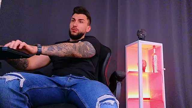 MightyAaron66 online show from February 2025 07:40:01 AM