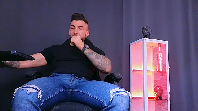 MightyAaron66 online show from February 2025 03:45:02 AM