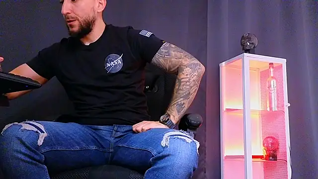 MightyAaron66 online show from February 2025 10:48:02 AM