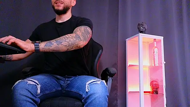 MightyAaron66 online show from March 2025 01:36:01 PM