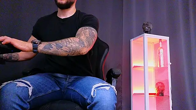 MightyAaron66 online show from March 2025 06:39:02 AM