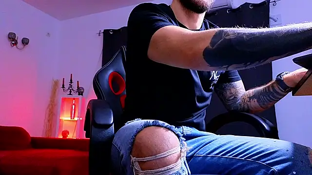 MightyAaron66 online show from October 2025 01:28:01 AM