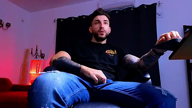 MightyAaron66 online show from October 2025 04:59:01 AM