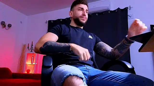 MightyAaron66 online show from November 2025 03:28:01 AM