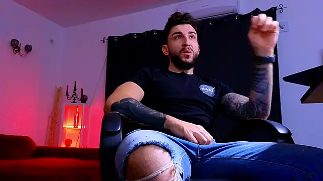 MightyAaron66 online show from November 2025 03:28:02 AM