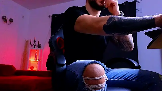 MightyAaron66 online show from November 2025 04:12:02 AM