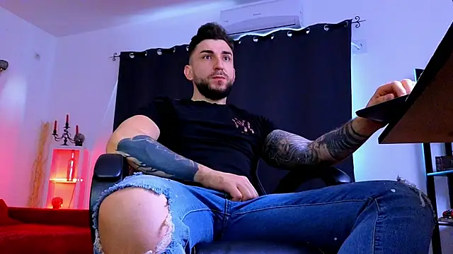 MightyAaron66 online show from June 2026 03:34:01 AM