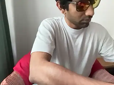 Snapshot of dominanthubby chatting on June 2026 07:31:01 AM dominanthubby online show from June 2026 07:31:01 AM