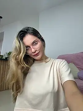 Snapshot of cuteluci_ chatting on June 2026 06:47:02 AM cuteluci online show from June 2026 06:47:02 AM