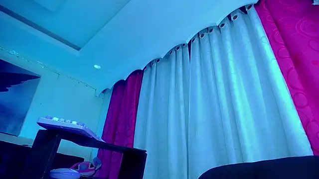 NahomiCamper online show from September 2025 02:48:02 AM