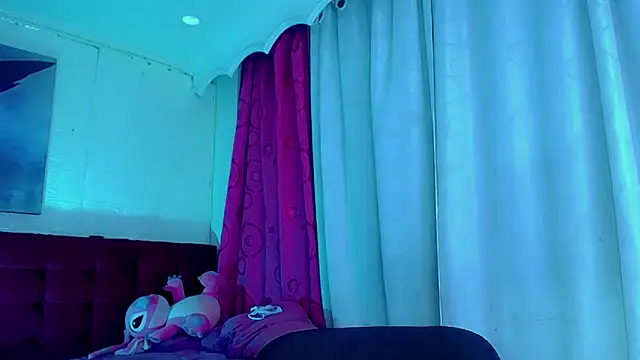 NahomiCamper online show from November 2025 10:45:02 PM