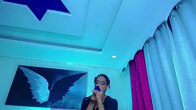 NahomiCamper online show from November 2025 11:16:02 PM