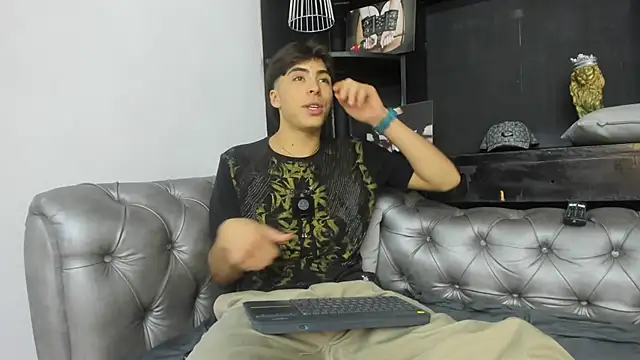 HeellBoy  online show from October 2025 07:13:01 PM