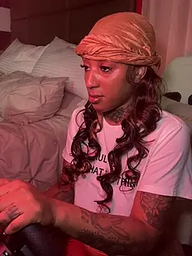 CrownedNyaries online show from December 2024 12:16:02 PM