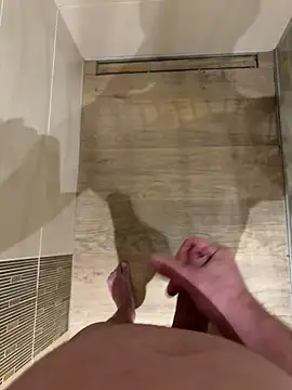 Snapshot of rundum40 chatting on December 2024 07:43:02 PM rundum40 online show from December 2024 07:43:02 PM