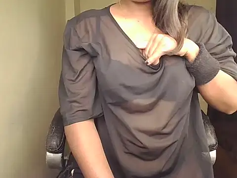 Snapshot of Black-Pearll chatting on November 2025 05:45:02 PM Black-Pearll online show from November 2025 05:45:02 PM