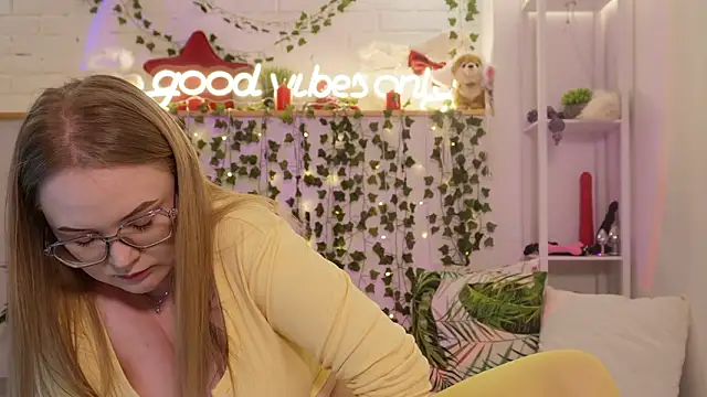 MonicaAsis online show from February 2026 05:44:02 PM