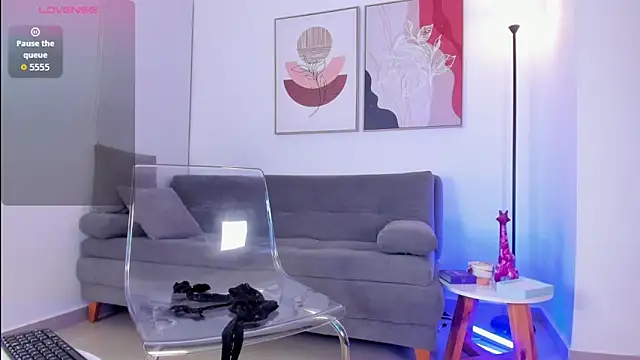 sofiiajones online show from April 2026 11:18:02 PM