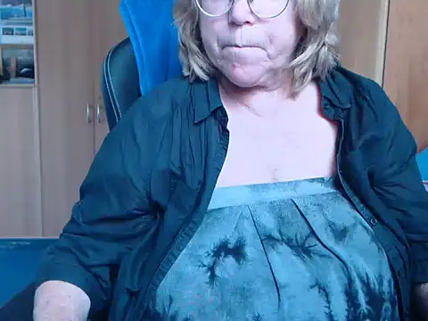 Snapshot of _sunshine__ chatting on May 2026 03:52:01 PM sunshine online show from May 2026 03:52:01 PM