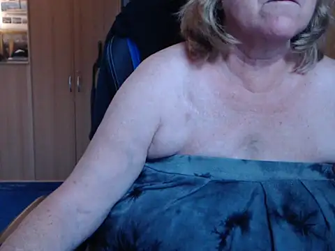 Snapshot of _sunshine__ chatting on June 2026 06:43:01 PM sunshine online show from June 2026 06:43:01 PM