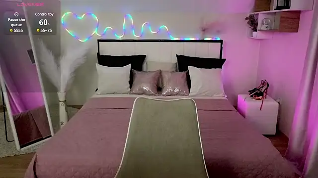 Snapshot of SashaBrooks chatting on February 2025 01:13:01 AM SashaBrooks online show from February 2025 01:13:01 AM