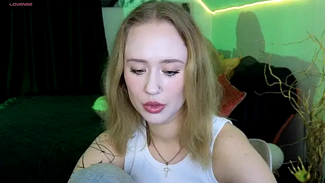 Snapshot of SashaBrooks chatting on September 2025 06:08:02 PM SashaBrooks online show from September 2025 06:08:02 PM