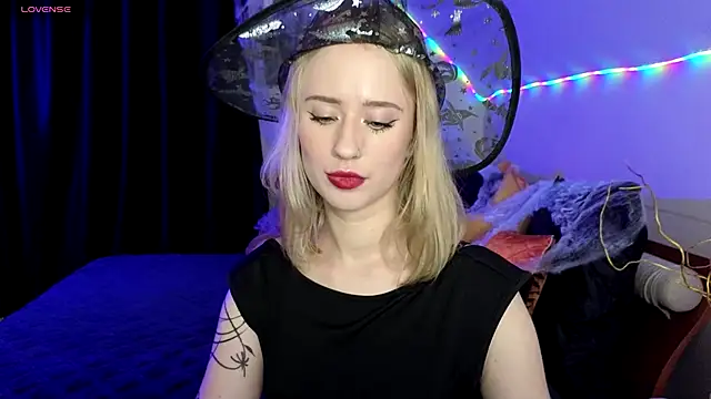 Snapshot of SashaBrooks chatting on October 2025 06:09:01 PM SashaBrooks online show from October 2025 06:09:01 PM