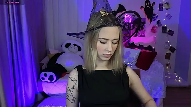 Snapshot of SashaBrooks chatting on October 2025 06:09:01 PM SashaBrooks online show from October 2025 06:09:01 PM