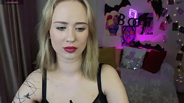 Snapshot of SashaBrooks chatting on November 2025 01:35:02 PM SashaBrooks online show from November 2025 01:35:02 PM