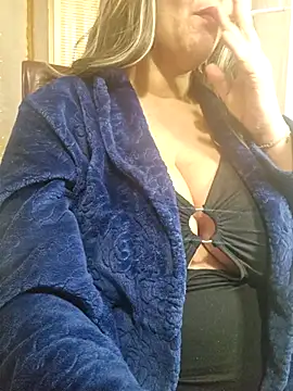 Foxlady2271 online show from February 2025 06:20:02 PM