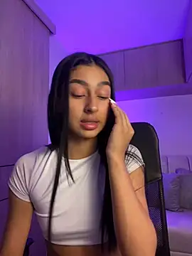 maddy bronw  online show from December 2024 12:45:02 AM