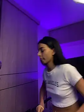 maddy bronw  online show from December 2024 02:30:02 AM