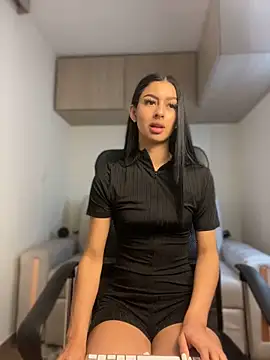 maddy bronw  online show from December 2024 09:04:02 PM