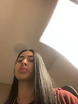 maddy bronw  online show from December 2024 07:18:02 AM