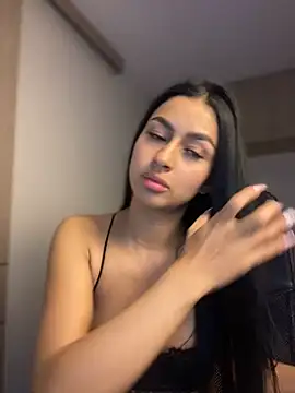 maddy bronw  online show from December 2024 01:18:02 AM