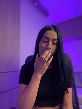 maddy bronw  online show from December 2024 06:24:02 AM