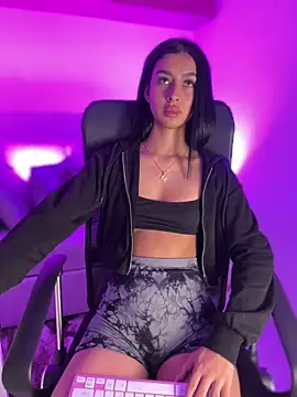 maddy bronw  online show from January 2025 12:57:02 AM