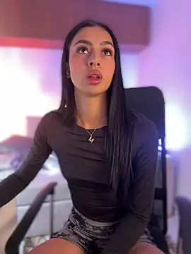 maddy bronw  online show from January 2025 09:47:02 PM