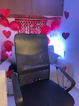 maddy bronw  online show from February 2025 03:01:01 AM