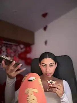 maddy bronw  online show from February 2025 09:06:01 PM